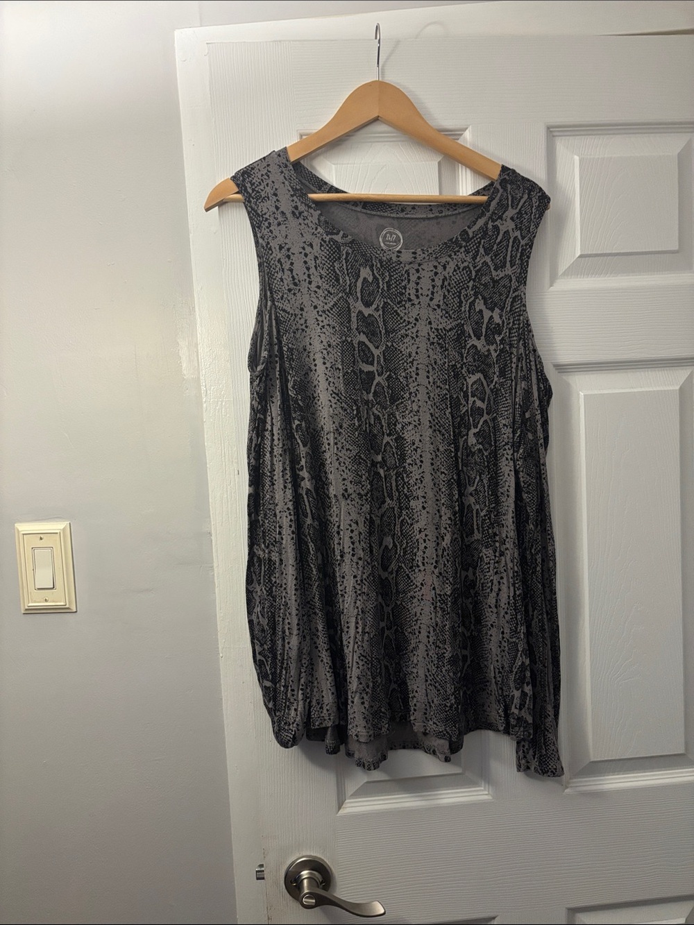 24/7 snake skin cold shoulder top, size 2, Maurices